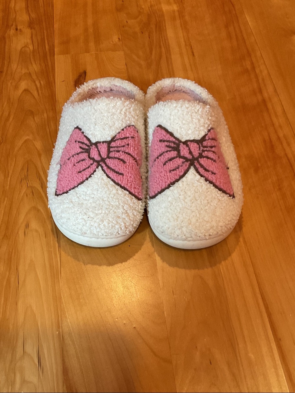 Francesca's Collections White Fuzzy Slippers with Pink Bow